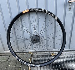 E*Thirteen LG1R Downhill Carbon Hinterrad 27,5 Zoll – 150/157x12mm