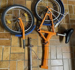 Unbekannter Hersteller Klapprad *neu lackiert* defekt