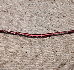 Race Face Atlas Lenker *rot *31.8mm *ungekürzt *gebraucht