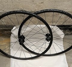 DT Swiss R470 Laufradsatz Rennrad Disc 700c 28"