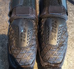 100% Surpass elbow guard / Ellbogenschoner Gr. M