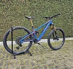 Pivot Cycles Shuttle SL Pro X0 Eagle Transmission