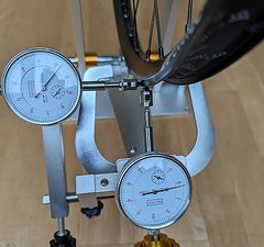 Zentrierstand mit Rollenmesstaster + 3 Meßuhren - wie neu