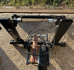 Gist Indoor Rollentrainer Neuwertig GIST Rollentrainer mit Magnetic Belt Grip System