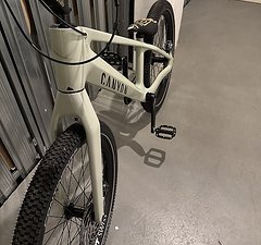 Canyon Stitched CFR Trial Bike Carbon Street 24“ olive Magura MT7 Dt Swiss