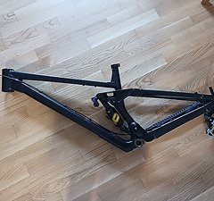 Raaw Madonna V3 | Frame | Medium | inkl. Öhlins ttx2 air | schwarz