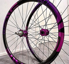 Enve M60HV 29“ Boost Laufräder Hope Pro 4 guter Zustand purple custom