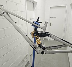 Raaw Madonna V2.2, Gr. M inkl. Öhlins TTX 22m, Frameset