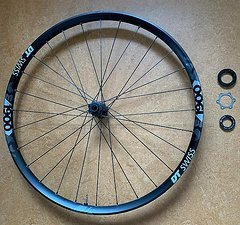 DT Swiss Spline E1900 30 mm Maulweite, 100x15 mm Steckachse 27,5 Zoll