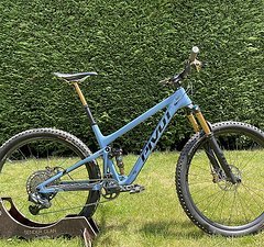 Pivot Cycles Trail 429 Large Corbon LRS, Fox Factory, AXS, TRP