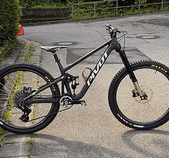Pivot Cycles Switchblade