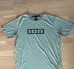 ION Shirts Größe L kurze Ärmel
