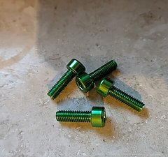 Ohne Marke 4x Fahrrad Flaschenhalter Schrauben M5x15mm grün