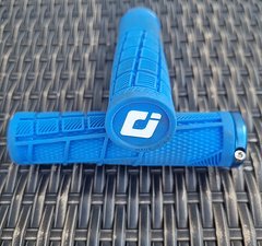 ODI Reflex V2.1 Lock-on Griffe blau