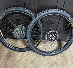 Zipp 3ZERO Moto Carbon Laufräder 29“ Boost XD + Tyre Wiz
