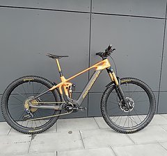 Mondraker Crafty RR Carbon nur 120KM,neuwertig, viele neue Teile