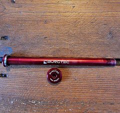 Burgtec 12x148mm Boost - für Santa Cruz Ausfallenden / 168,5mm - Race Red