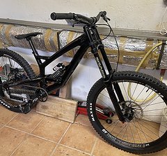 YT Industries TUES CF Comp - 2016 - 27,5’ - JET BLACK – Medium – 15,5kg