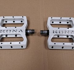 Kona Pedale weiss Plattformpedale All Mountain Pedal Pedals