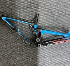 Saracen Myst Team Vollcarbon Downhill Rahmen Gr. L 27.5 Zoll