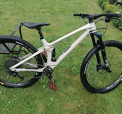 YT Industries Izzo (Vollcarbon)