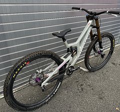 Santa Cruz Bicycles V10 grau/grey 29“