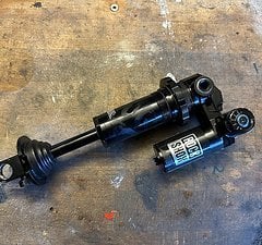 RockShox Super Deluxe Ultimate Coil RC2T - 205x65 Trunnion