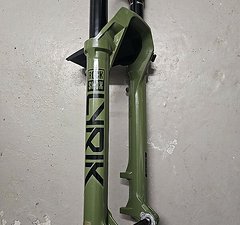 RockShox Lyrik Ultimate RC2 29" 160mm Charger 3