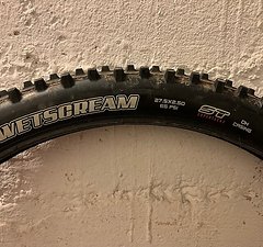 Maxxis 2x Maxxis Wetscream 27,5 x 2,5 DH Casing mit Schlauch