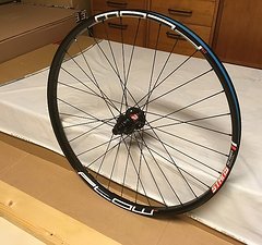 Stan's NoTubes ZTR Flow MK3 26" Hinterrad mit DT Swiss 240s Laufrad