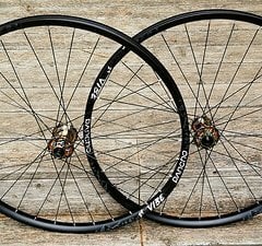 Panchowheels (new) Vibe 29" OILSLICK custom enduro handbuildt wheelset, NEU!!