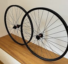 R2-Dt Swiss-Notubes-Sapim Custom Laufradsatz - 29" - Center Lock - Boost