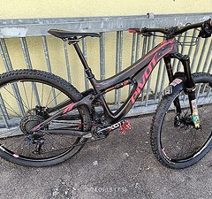 Pivot Cycles Pivot Switchblade Größe XS in schwarz/rot 29 Zoll Laufräder