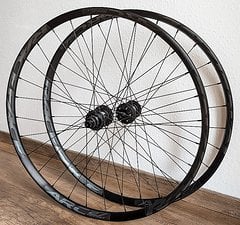 Race Face ARC Offset 27 29" Laufradsatz DT Swiss 370 NEU