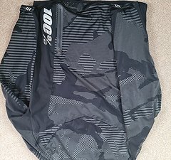 100% One Hundred Percent Jacke Größe M Camouflage