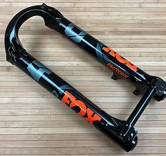 Fox Racing Shox 40 Casting / Lower 2021 27,5" Shiny Black mit Dekor