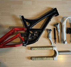 Specialized Demo 7 II Rahmenset Rock Shox Totem RC2 DH Rock Shox Vivid 5.1