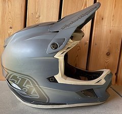 Troy Lee Designs D4