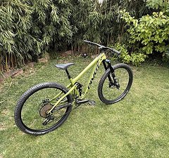 Pivot Cycles Switchblade Größe M. Rahmen und einige Teile neu. -1.5" Steuersatz