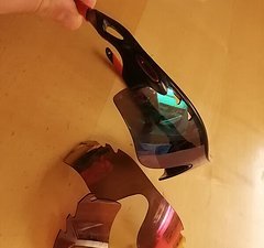 Oakley Radarlock schwarz/rot mit 4 Gläsern