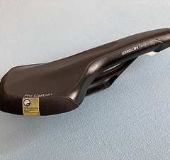 Ergon SM3-L Pro Carbon Monolink, in Schwarz