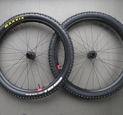 Reserve + Maxxis Mullet Reserve 30 Alu / DT Swiss 370 mit Maxxis Minion