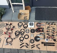Shimano SRAM X0 Shimano XT Schaltungen/ Kurbeln / Magura Marta Bremsen