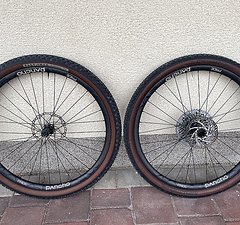 Panchowheels Tune Pancho Pride Carbon Laufradsatz für Cannondale Lefty Tune Skyline