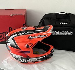 Troy Lee Designs D4 Carbon