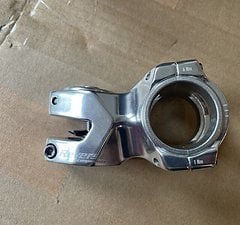 Reverse Components Stem Black One D-2 Ti 50mm - 31,8 & 35,0 - silber