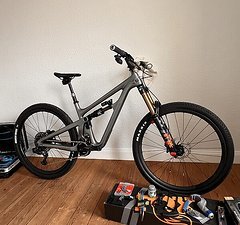 Yeti Cycles SB150 TORQ, RH M, SRAM und Rock Shox Axs, Fox 38, Carbon LRS