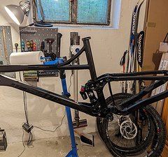 Banshee Prime V3 Größe XL Schwarz anodisiert inkl. Fox Float DPX2 Perf. Elite