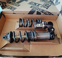 Ext Extreme Racing Shox Storia LOK V3 205x65 Trunnion/ Last Coal V3