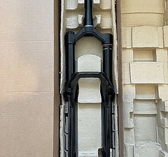 RockShox ZEB Ultimate Charger 3.1 RC2 29" DebonAir+ Tapered Boost